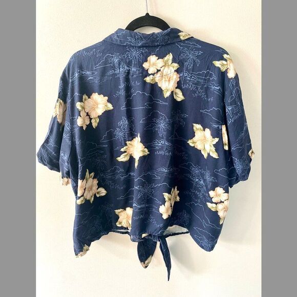 Caribbean Joe Hawaiian Button Down Tie Front Cropped Blouse | Size 3x - Picture 9 of 9